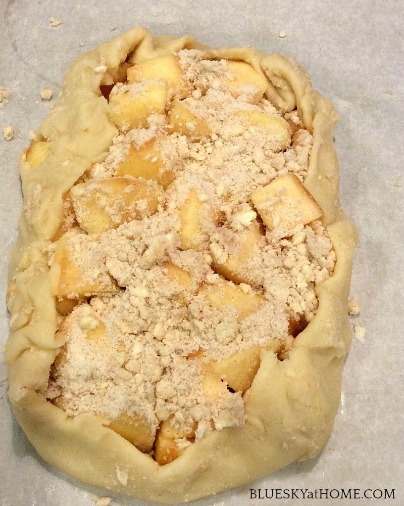 preparing apple crostata for oven