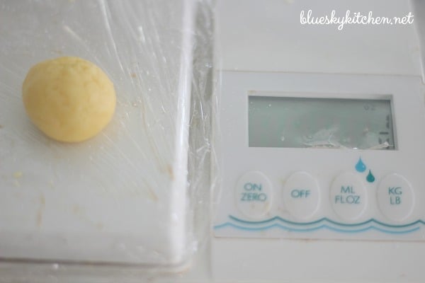 How to Make a Lemon Crinkle Cookie to Pucker Up For