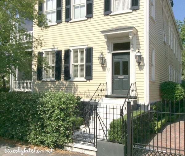 yellow house in Charleston