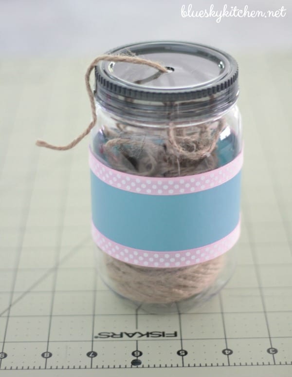 How to Make the Cutest Pen Holders with Washi Tape; an easy, quick and inexpensive DIY project to add pizazz to any any office area.