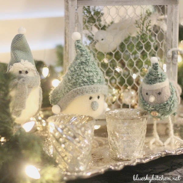 Holiday Home Tour Blog Hop Shares Cozy at Christmas brought to you 30+ bloggers sharing beautiful holiday home decorations and ideas.