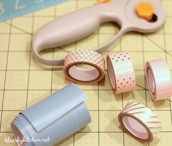 How to Make the Cutest Pen Holders with Washi Tape; an easy, quick and inexpensive DIY project to add pizazz to any any office area.