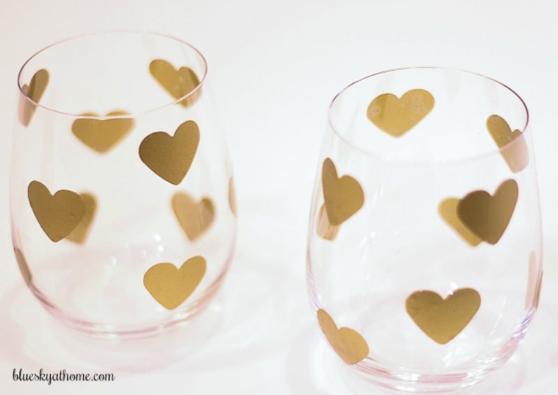 2 Super Cute DIY Projects for Valentine's Day under $10. Whether a romantic table for 2 or a bash for your BBFs, these DIYs will add sparkle to your party. Easy, quick few supplied needed, you'll love making these cute DIY decorations. #diyprojects #diyValentinesprojects #easyDIY #cuteDIY #glitter BlueskyatHome.com