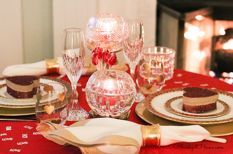 red and gold Valentine table