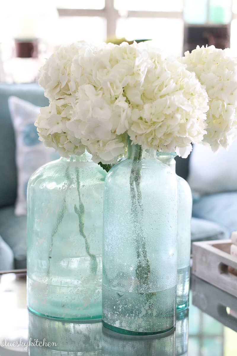 10 Awesome Accessories for Beautiful Spring Decorating. Great tips for how accessories in spring decorating bring a lighter palette and cleaner look.