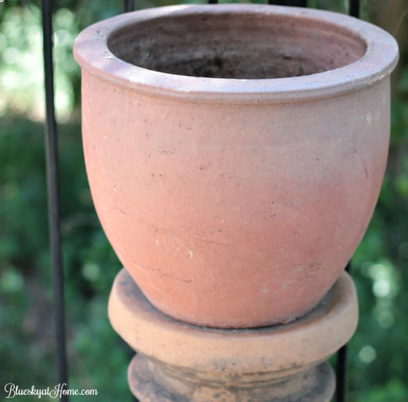 Painting Terra Cotta Pots and Planting Pretty Flowers Go Together