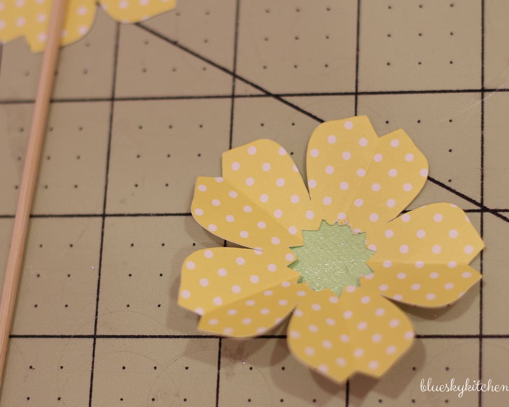 Paper Flower Party Decoration Using Cricut Explore Air You Can Make The Flowers