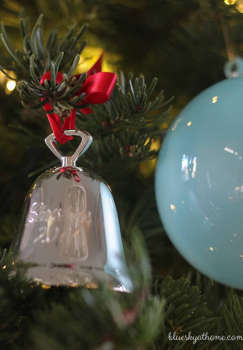 Living Room and Kitchen Christmas Decorations. What can turn your everyday home into a festive and magical space? Christmas! BlueskyatHome.com