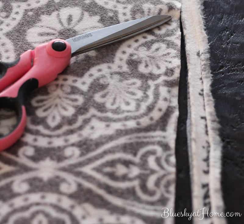 How to Make a No-Sew Blanket for Your Home - Bluesky at Home