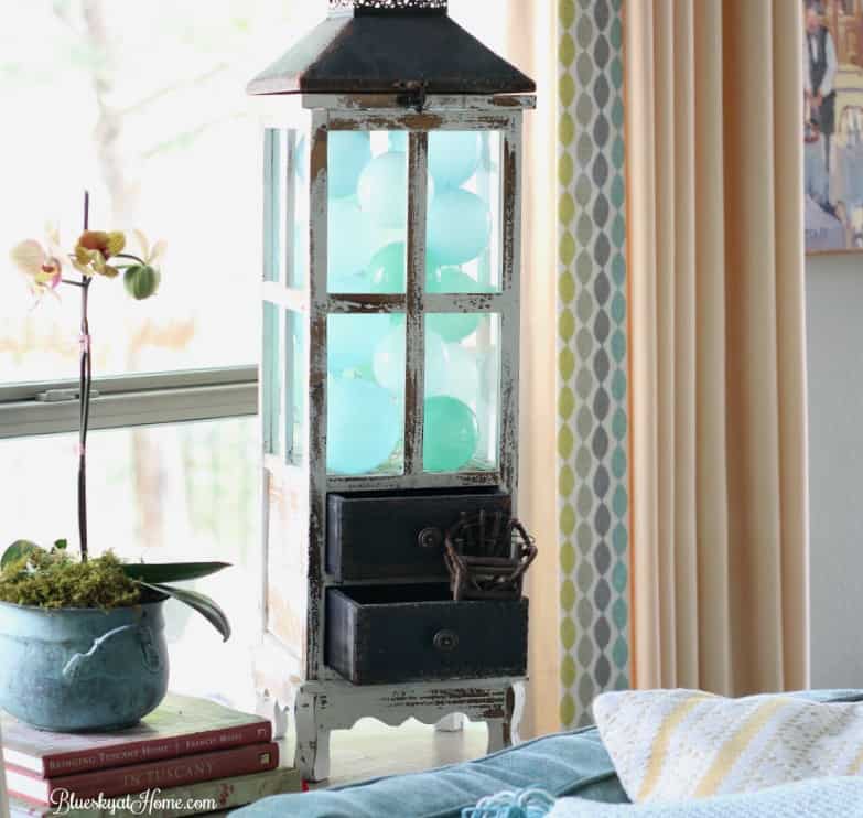 10 Awesome Accessory Ideas for Spring Decor Home Tour. Great tips and inspiration for how accessories bring a lighter palette and cleaner look using a variety of items for interest, color, texture and pattern in spring decor home tour. BlueskyatHome.com