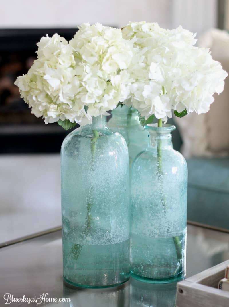 10 Awesome Accessory Ideas for Spring Decor Home Tour. Great tips and inspiration for how accessories bring a lighter palette and cleaner look using a variety of items for interest, color, texture and pattern in spring decor home tour. BlueskyatHome.com