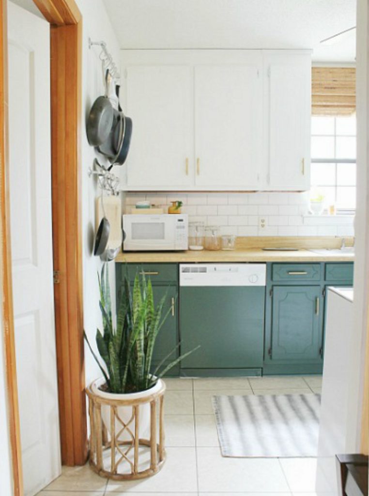 5 Fabulous DIY Kitchen Makeovers. Renovating a kitchen offers a great payback in design, appeal and practicality. Whatever your budget and challenges, these kitchen transformations will give you ideas for your own DIY projects. BlueskyatHome.com #kitchenmakeovers #DIYkitchen #kitchenideas #kitcheninspiration