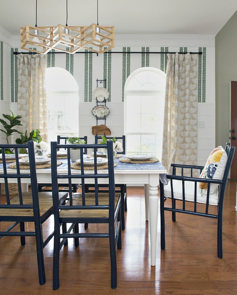 5 Divine Dining Room Makeovers ~ An ORC Round~Up. Dining rooms show classic and creative design ideas. BlueskyatHome.com #diningroom #diningroommakeovers