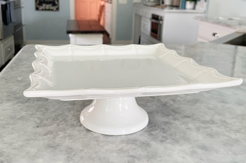 white square cakestand