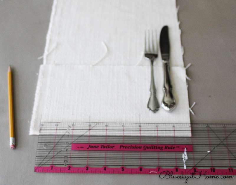 measuring silverware pouches