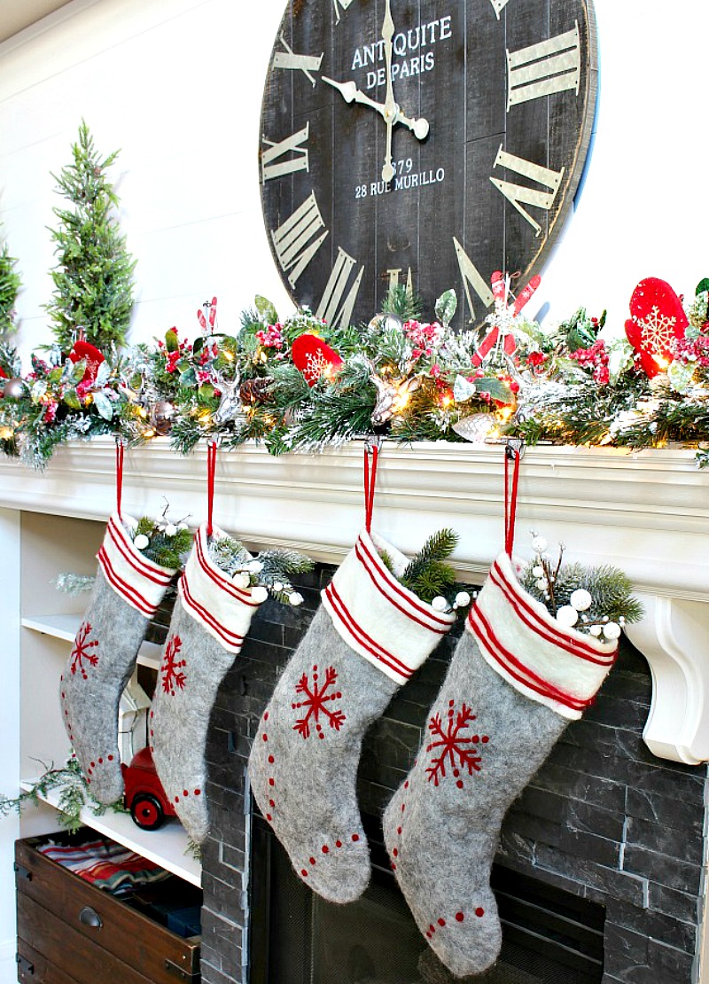 How to decorate a mantle