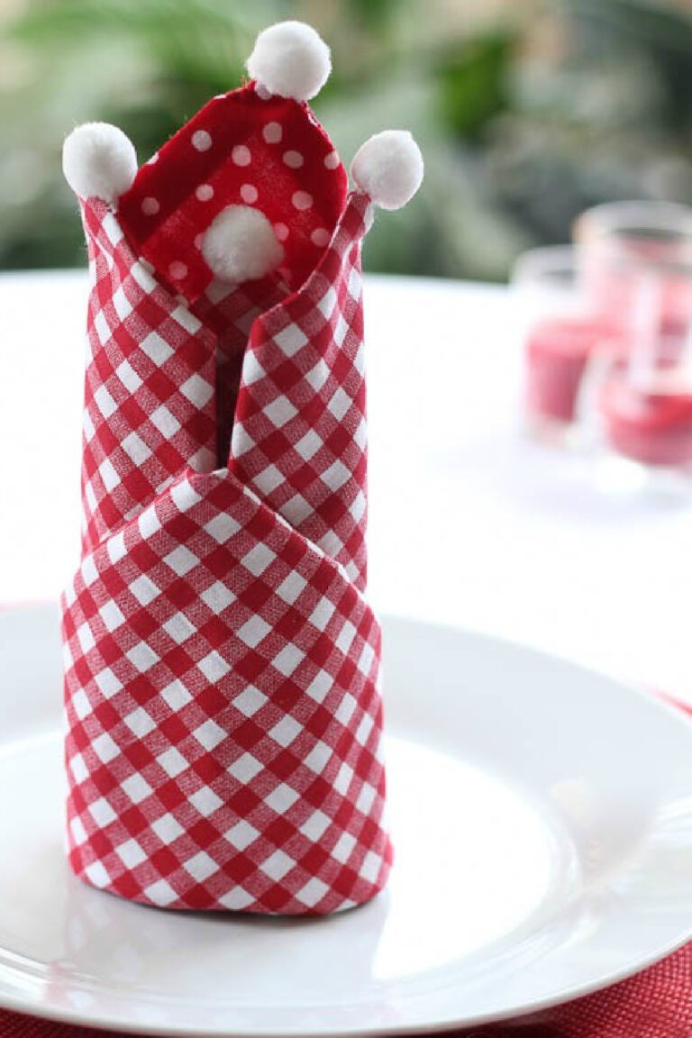 How to Make Easy Napkins with Pom-Poms for Valentine’s Day