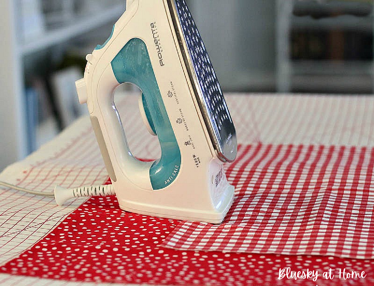 How To Make Easy Napkins With Pom-poms For Valentine's Day - Bluesky At 