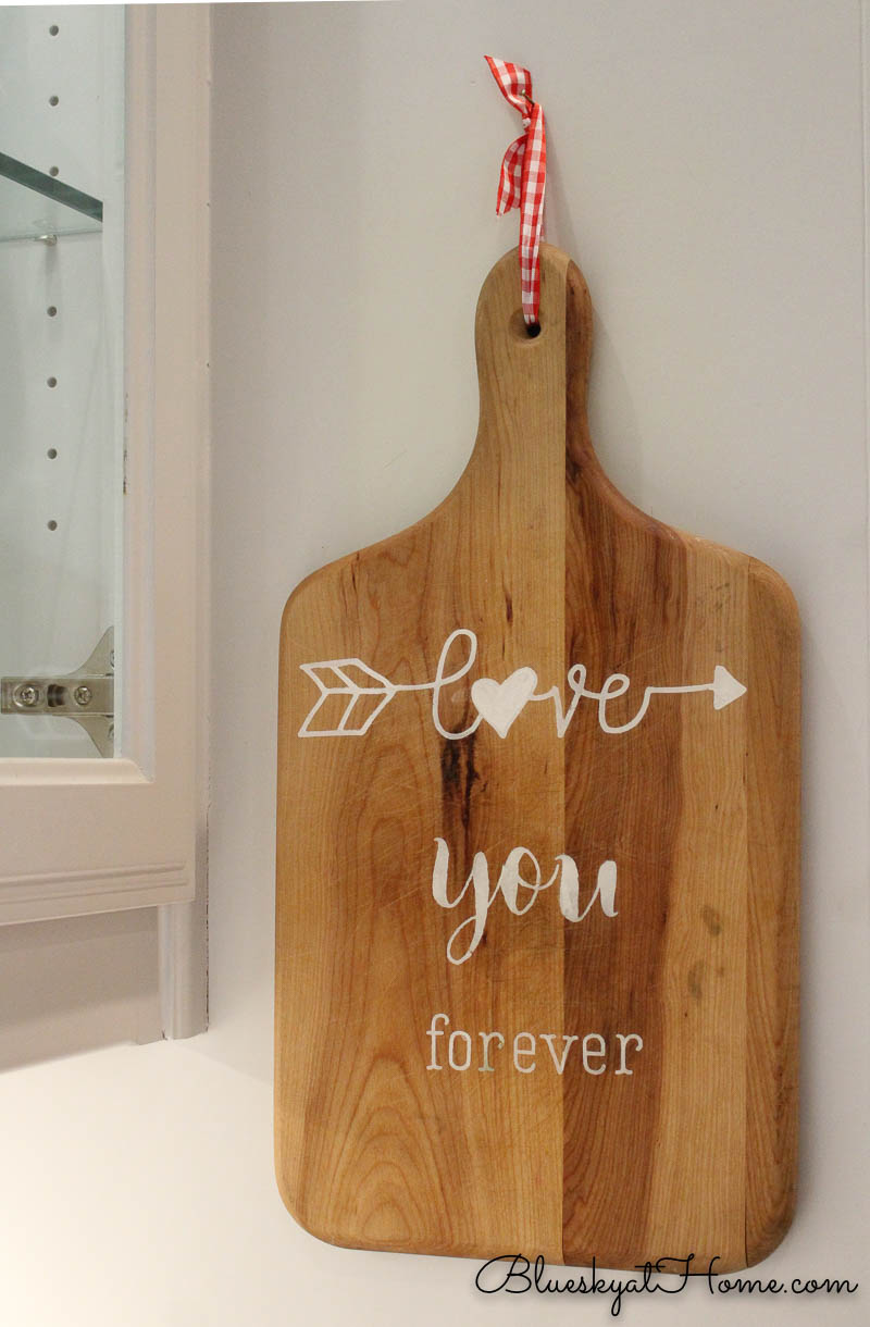 vintage cutting boards become Valentine decor