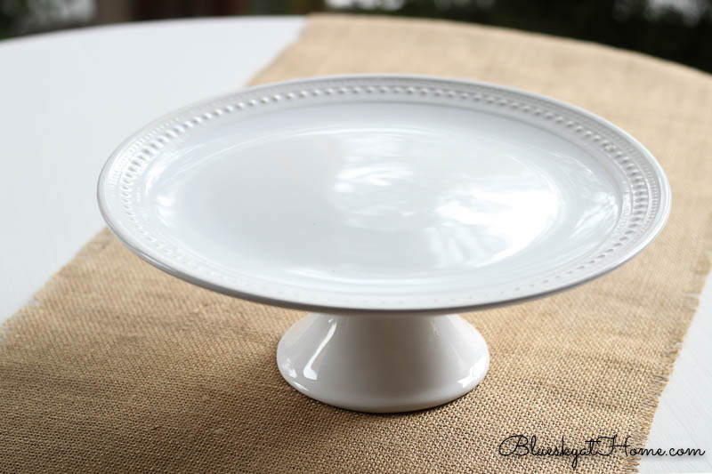 white cake stand