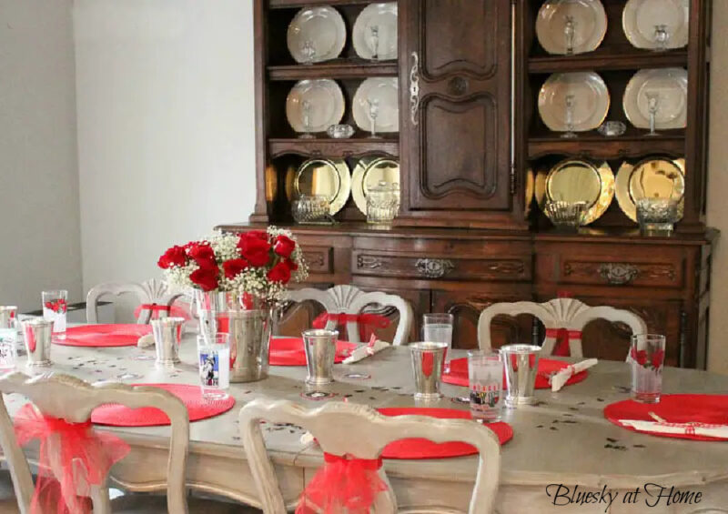 Kentucky Derby dining table decorations