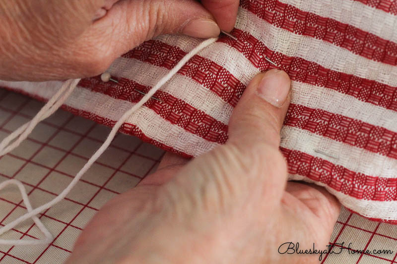 making no-sew pillow with dish towels