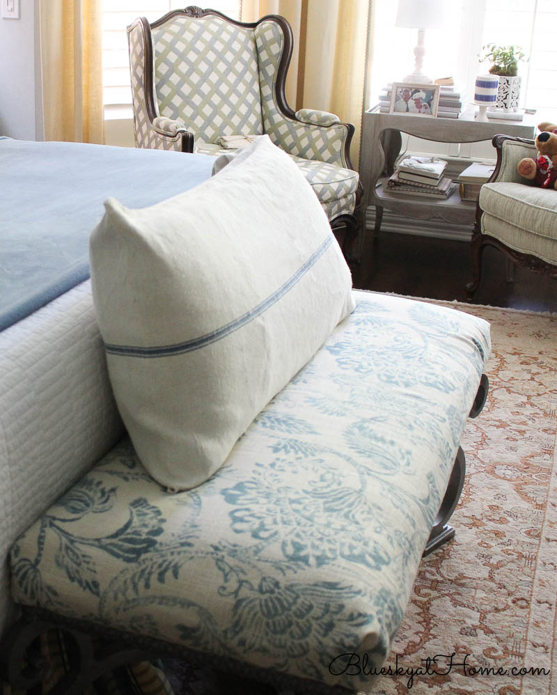 master bedroom pillows