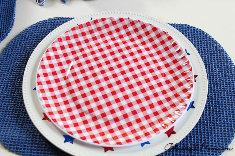 4th of July tablescape dishes