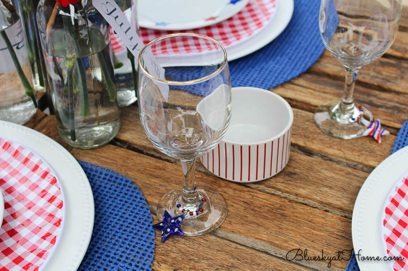 4th of July tablescape dishes