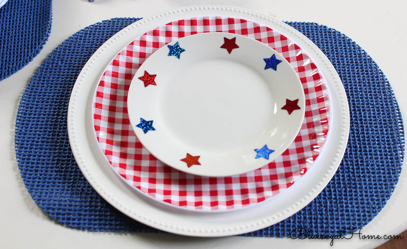 4th of July tablescape dishes