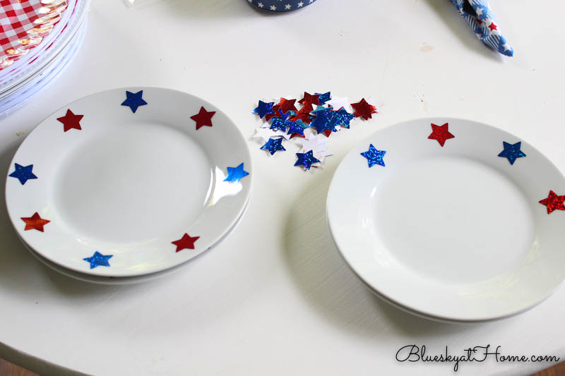 4th of July tablescape dishes