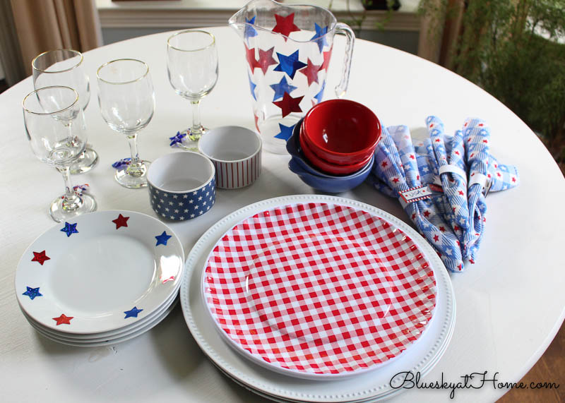 4th of July tablescape dishes