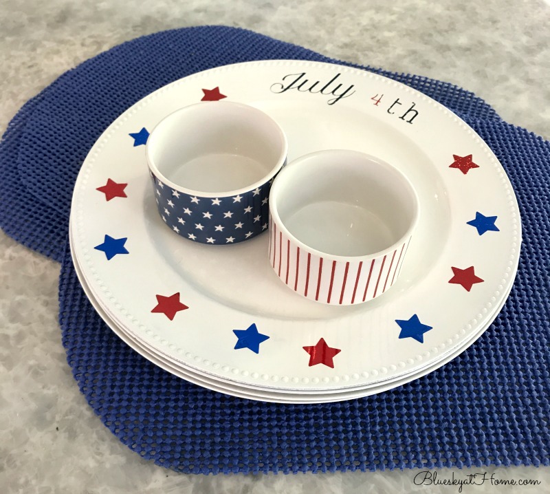 4th of July tablescape dishes