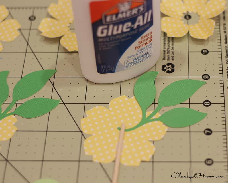 making paper flowers with a Cricut