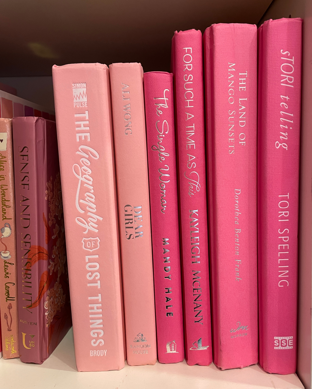 How to Decorate with Books as Home Decor: Easy Styling Ideas for Every ...