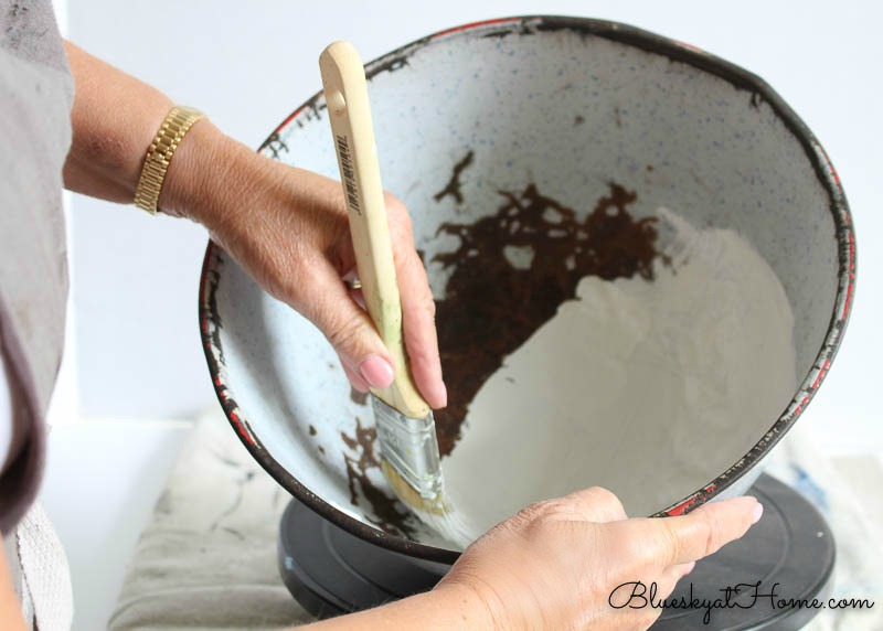 How to Easily Paint and Stencil a Flea Market Bowl. Painting a flea market bowl.