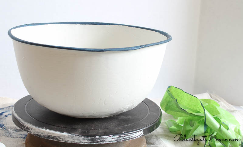 How to Easily Paint and Stencil a Flea Market Bowl.