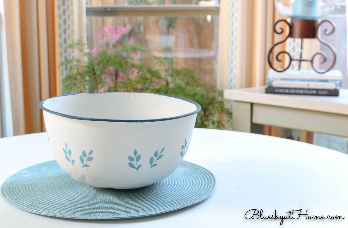 How to Easily Paint and Stencil a Flea Market Bowl. Painted flea market bowl.
