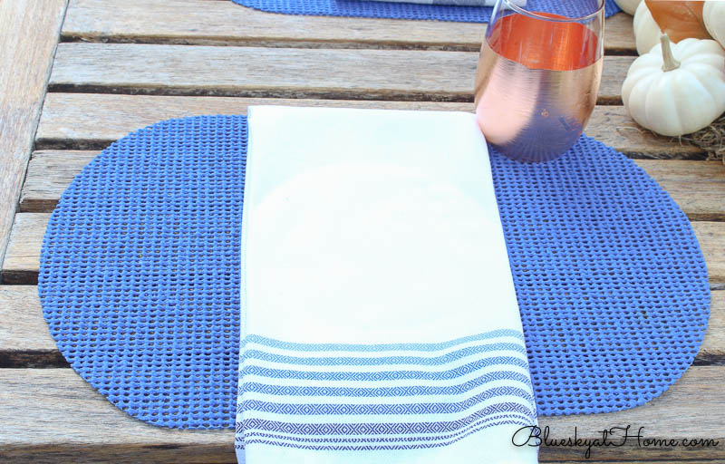 fall patio tablescapeplace mat and napkin