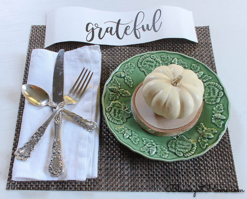 fall place setting with grateful sign and pumpkin on green plate 