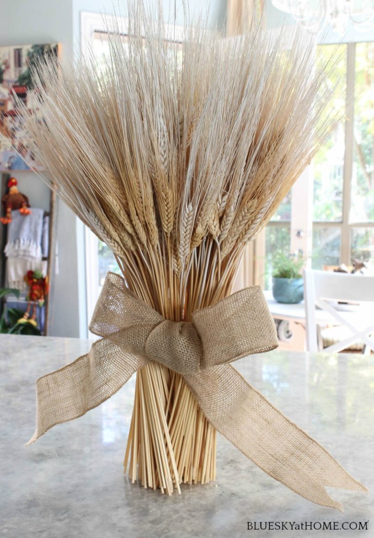 How to Make a Wheat Bundle Thanksgiving Centerpiece