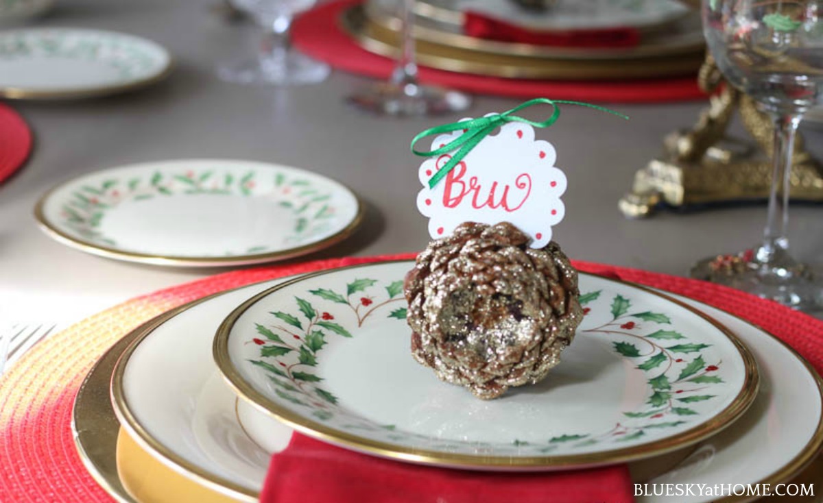 pinecone place card holder