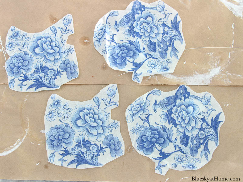 cut outs of blue chinoiserie style napkin