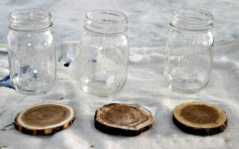 mason glasses with wood slices