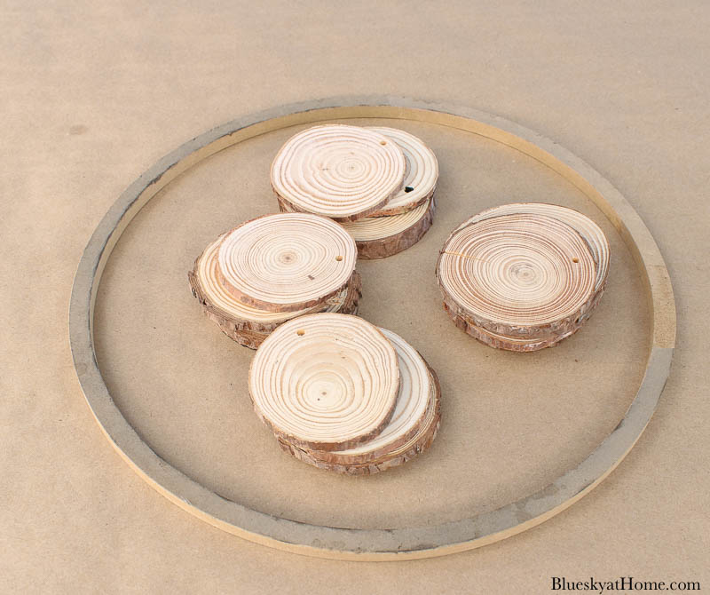 wood circle and wood slices