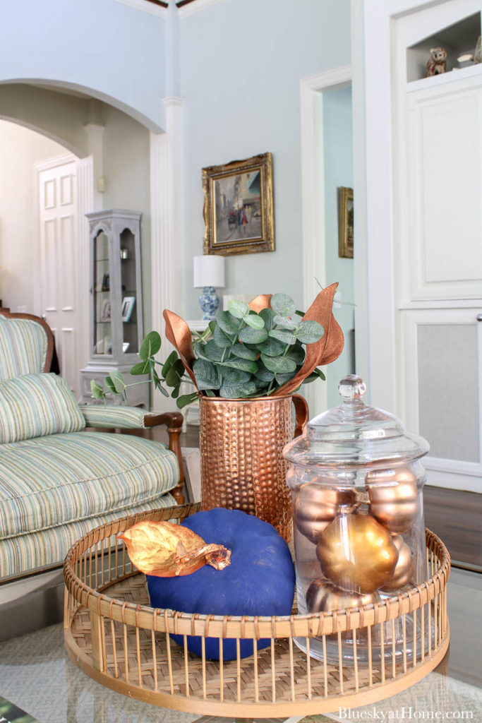 fall decorated coffee table