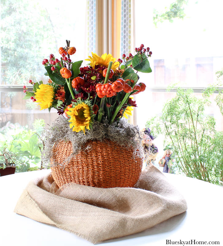 DIY Door Basket With Flowers - Kippi at Home