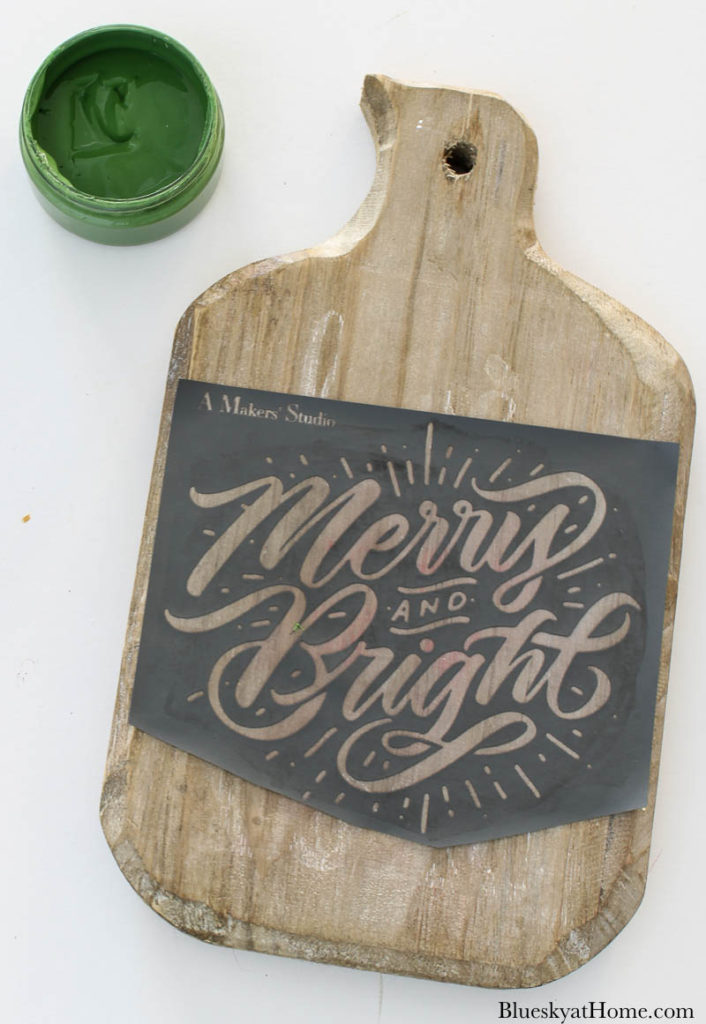 How to Make Holiday Cutting Board Signs with Free SVG » Homemade