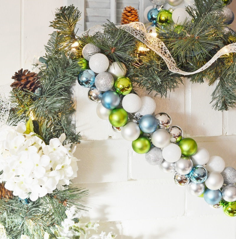 blue, green and white ornament garland
