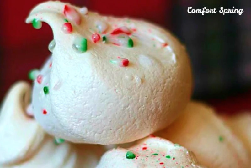 white meringue Christmas cookies